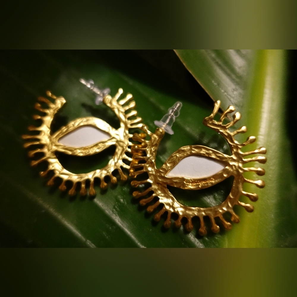 🆕️ Schiaparelli Genuine Gold and Blue Eye Motif Earrings NWOT - Picture 10 of 13